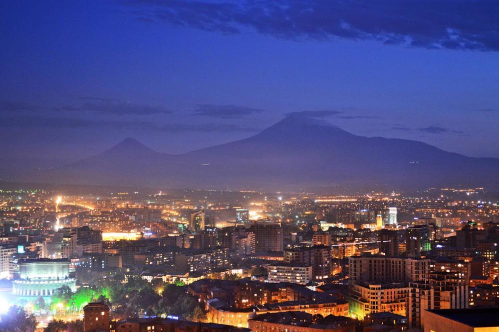 Capsule Hostel In The Old City Of Erevan Exterior foto